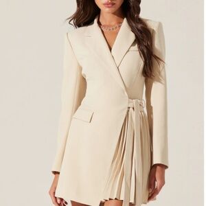 ASTR Kesari dress NWT - $160